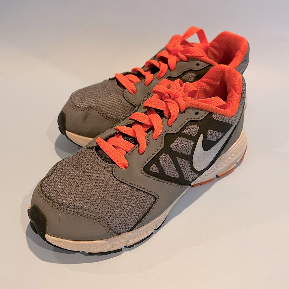 Nike DOWNSHIFTER 6 Shoes Size: 2.5Y